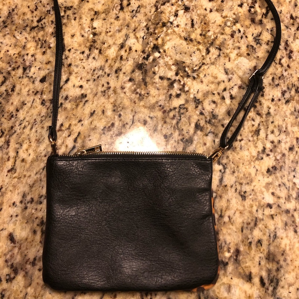 -Leopard Pattern Crossbody - Picture 2 of 3